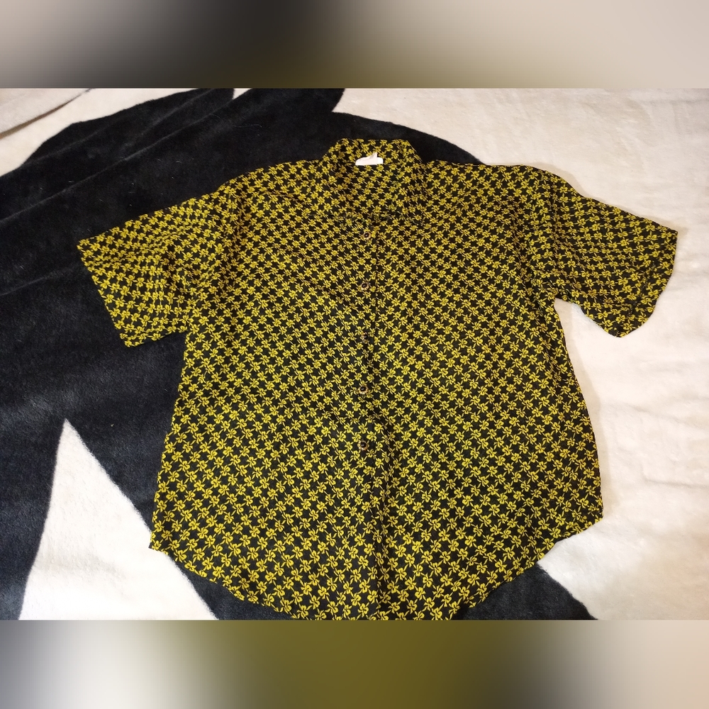 Black & yellow bow button down